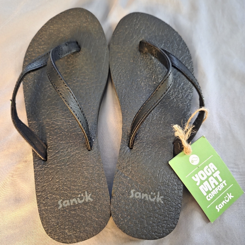 Sanuk Yoga Mat Black Sandals NWT Size 5